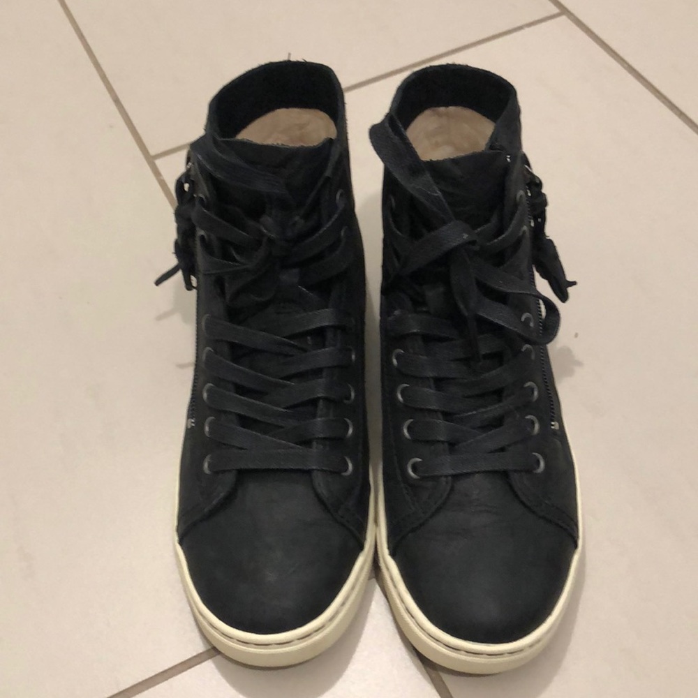 Ugg sneakers, size 6.5
